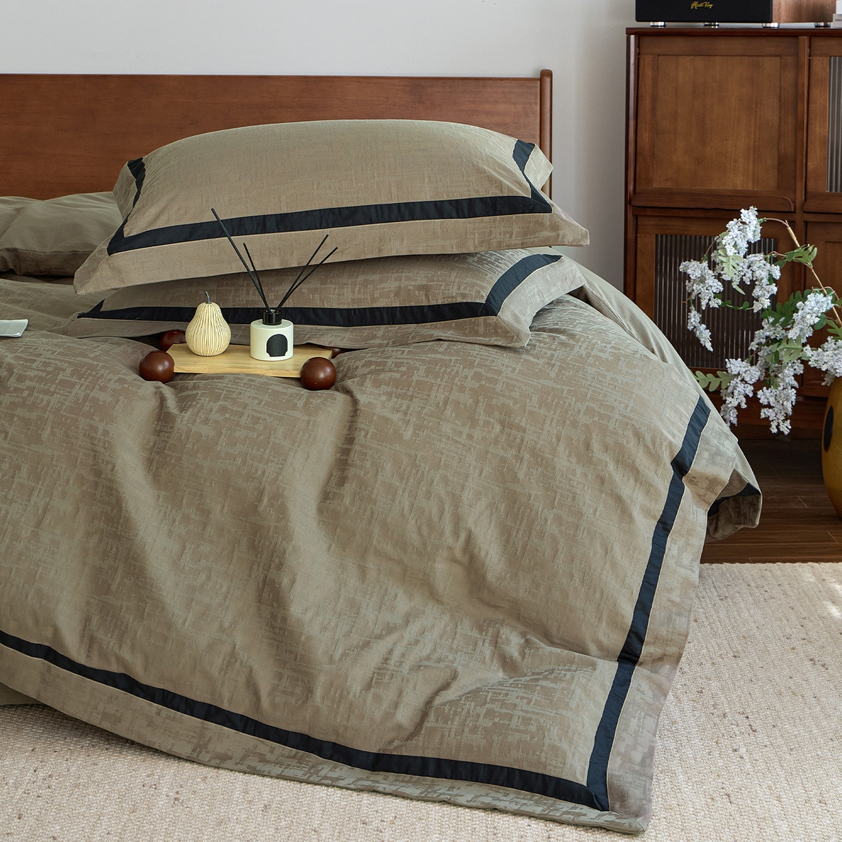 91家纺网 家纺一手货源 找家纺 （总）蓝邻家纺 2026新款全棉浮雕提花极简轻奢风四件套系列