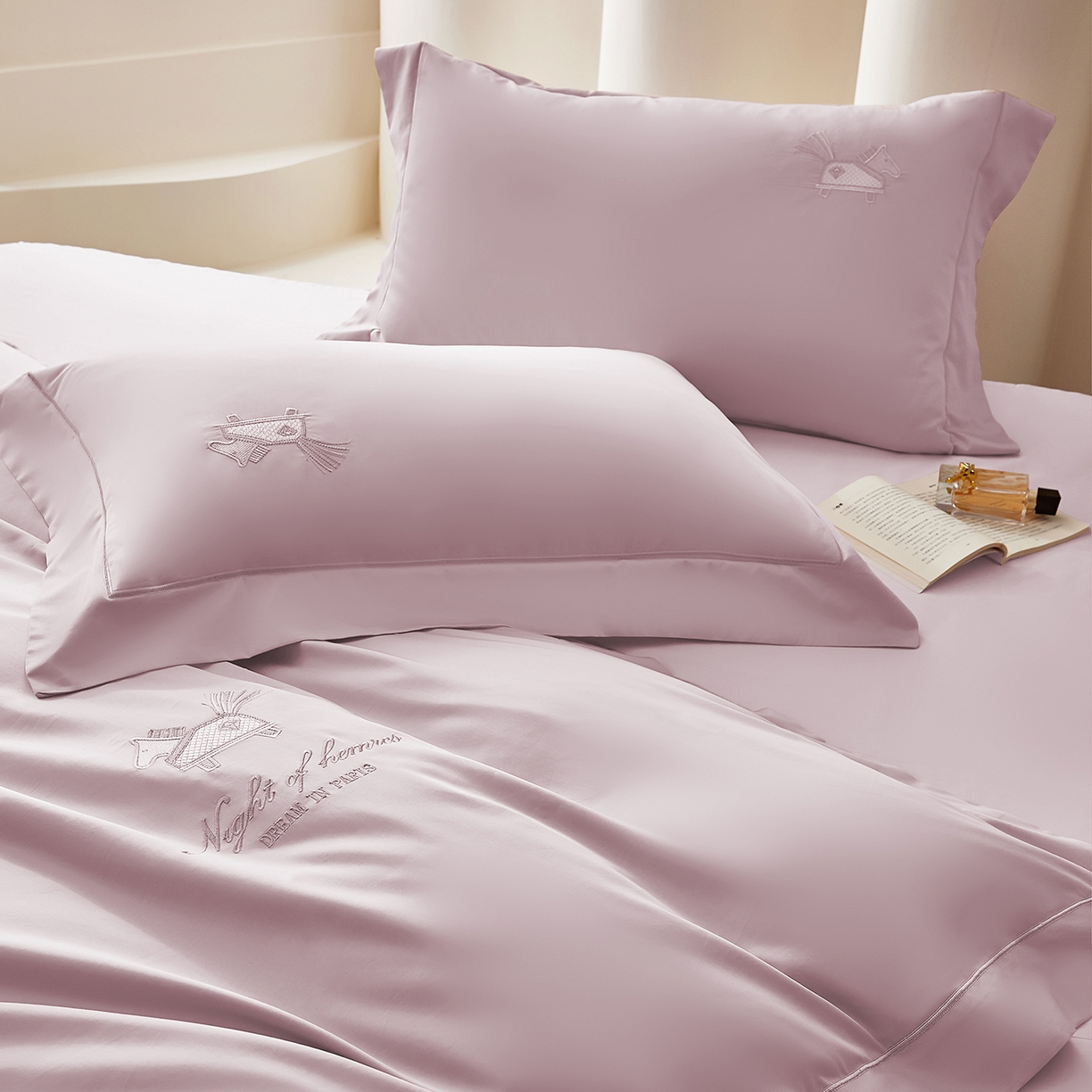 91家纺网 家纺一手货源 找家纺 蒂爵 2026新款高支数长绒棉纯棉刺绣四件套-马上有赚系列 粉豆沙