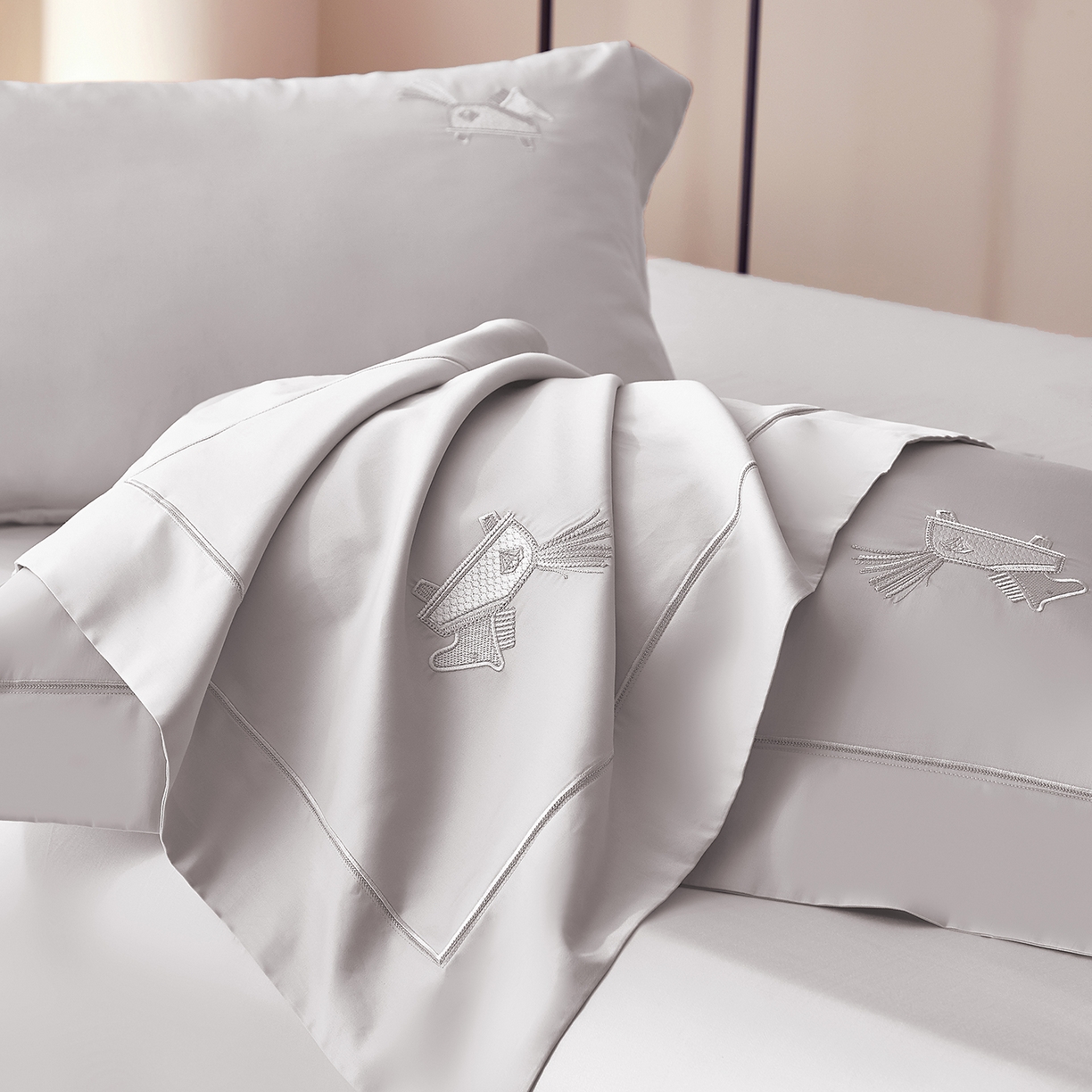 91家纺网 家纺一手货源 找家纺 蒂爵 2026新款高支数长绒棉纯棉刺绣四件套-马上有赚系列 高级灰