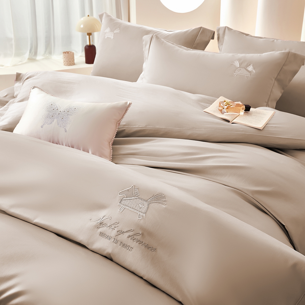 91家纺网 家纺一手货源 找家纺 蒂爵 2026新款高支数长绒棉纯棉刺绣四件套-马上有赚系列 浅卡其