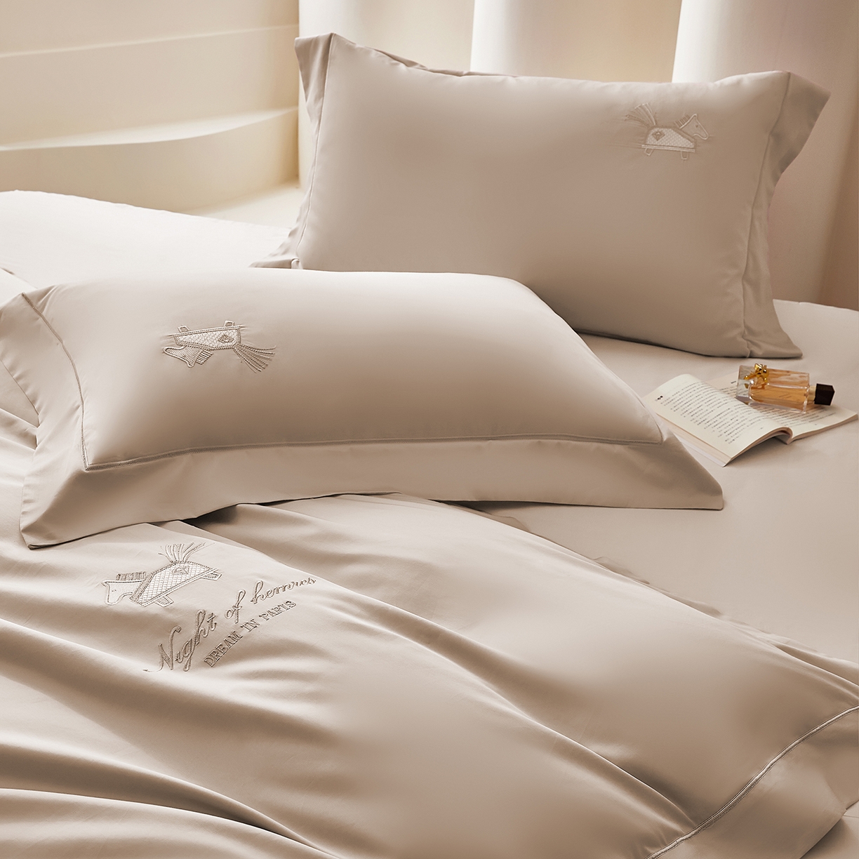 91家纺网 家纺一手货源 找家纺 蒂爵 2026新款高支数长绒棉纯棉刺绣四件套-马上有赚系列 浅卡其