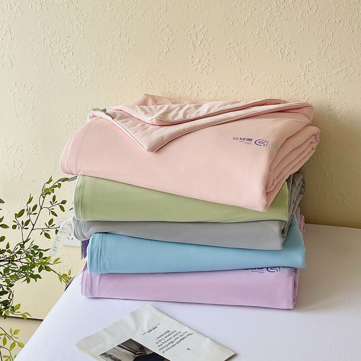 91家纺网 家纺一手货源 找家纺 （总）春皖家纺 2026新款简约百搭小凉皮凉感夏被-冷萃系列