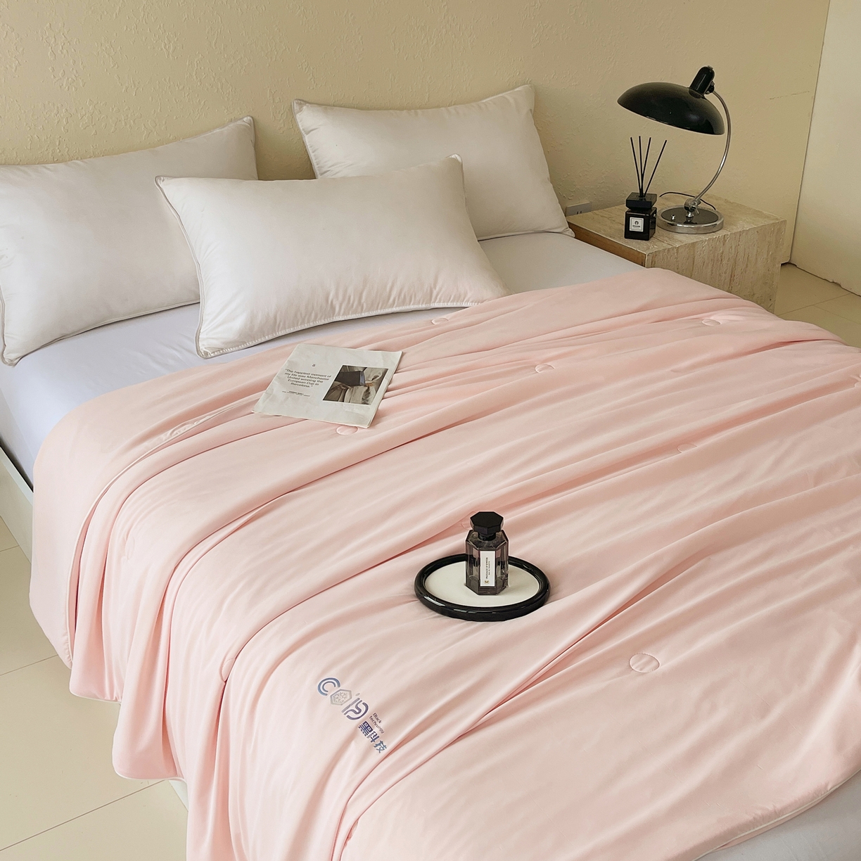 91家纺网 家纺一手货源 找家纺 春皖家纺 2026新款简约百搭小凉皮凉感夏被-冷萃系列 冷萃-粉