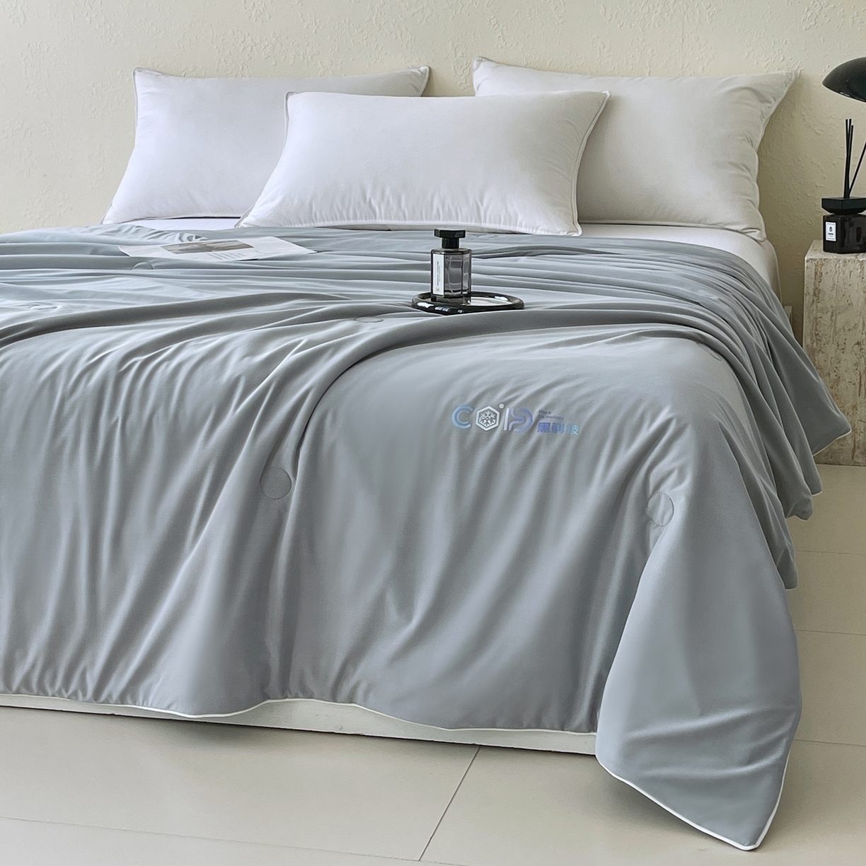 91家纺网 家纺一手货源 找家纺 春皖家纺 2026新款简约百搭小凉皮凉感夏被-冷萃系列 冷萃-灰