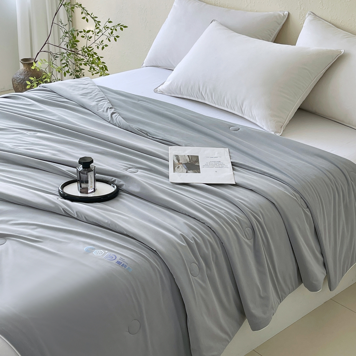 91家纺网 家纺一手货源 找家纺 春皖家纺 2026新款简约百搭小凉皮凉感夏被-冷萃系列 冷萃-灰