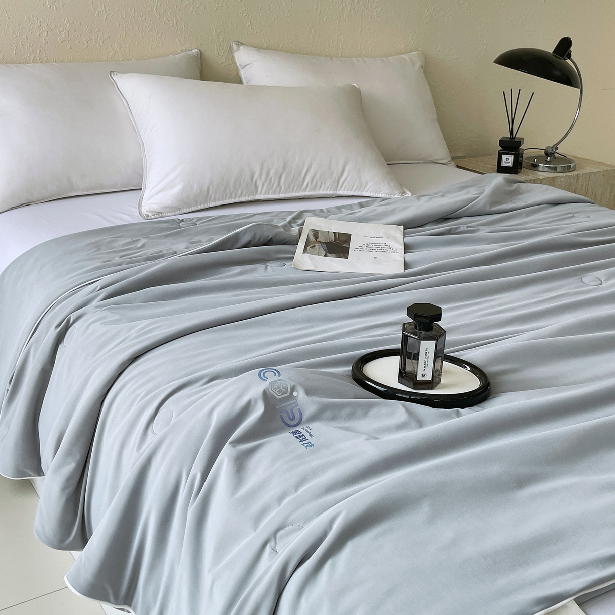 91家纺网 家纺一手货源 找家纺 春皖家纺 2026新款简约百搭小凉皮凉感夏被-冷萃系列 冷萃-灰