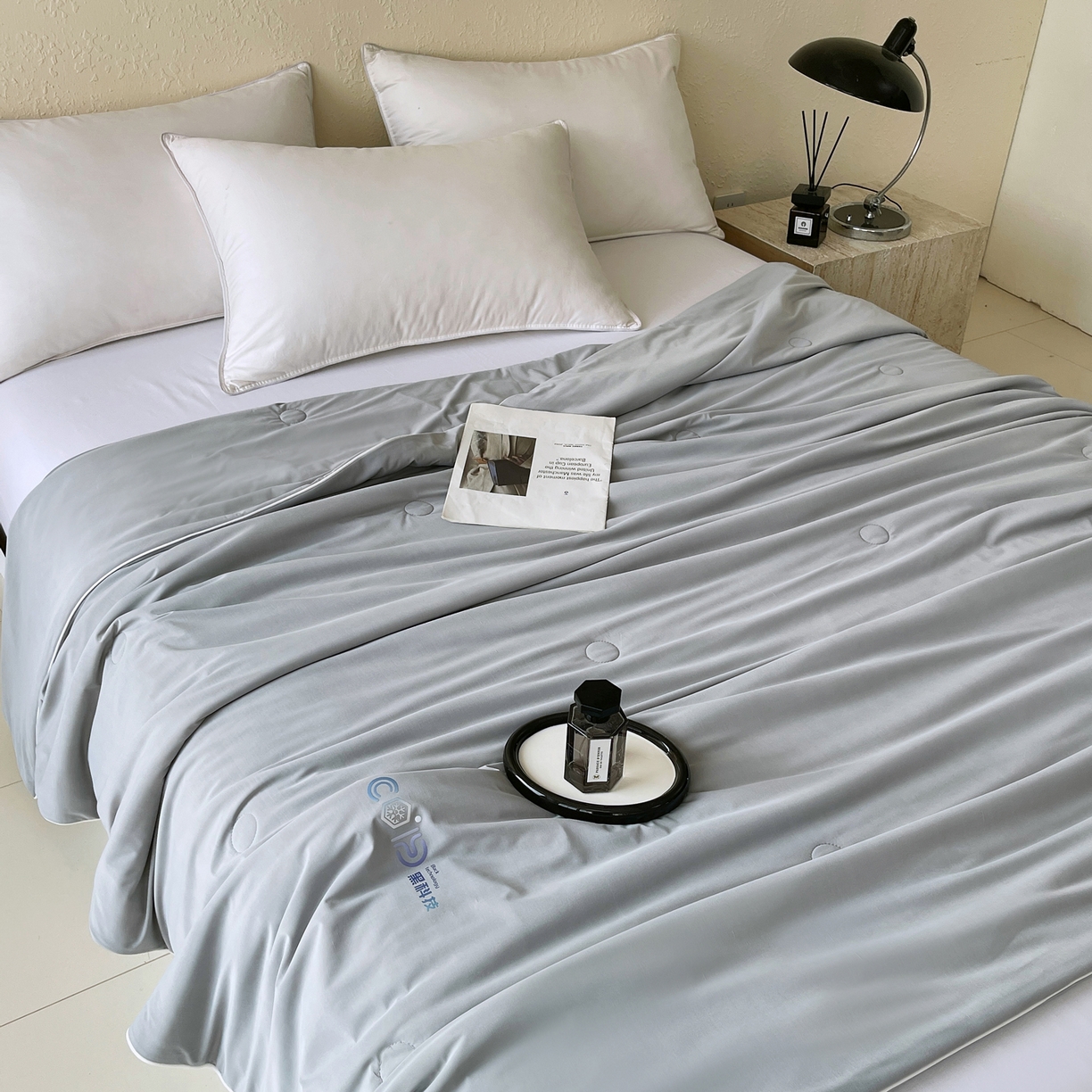 91家纺网 家纺一手货源 找家纺 春皖家纺 2026新款简约百搭小凉皮凉感夏被-冷萃系列 冷萃-灰