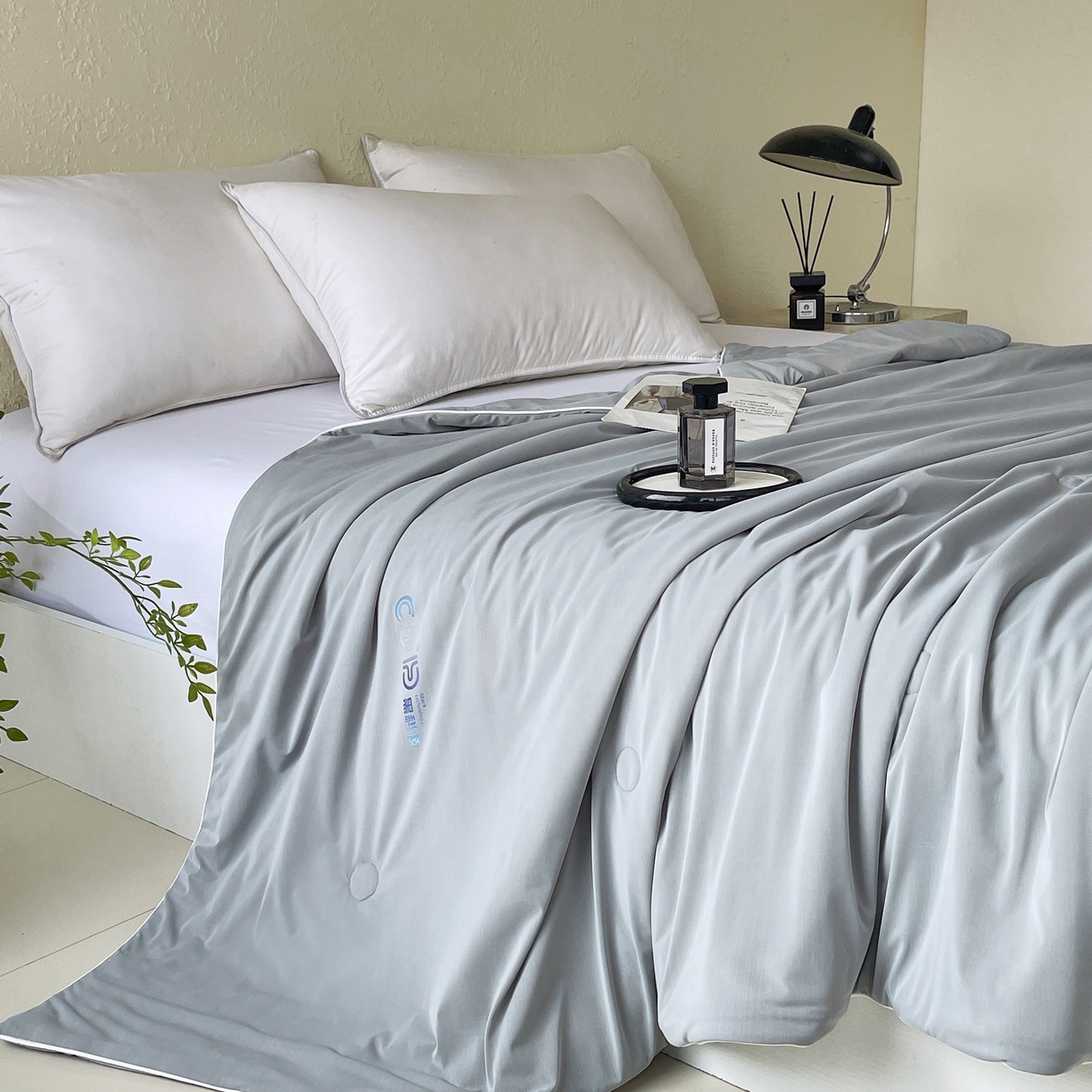 91家纺网 家纺一手货源 找家纺 春皖家纺 2026新款简约百搭小凉皮凉感夏被-冷萃系列 冷萃-灰