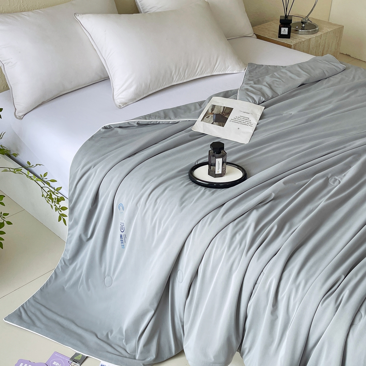 91家纺网 家纺一手货源 找家纺 春皖家纺 2026新款简约百搭小凉皮凉感夏被-冷萃系列 冷萃-灰