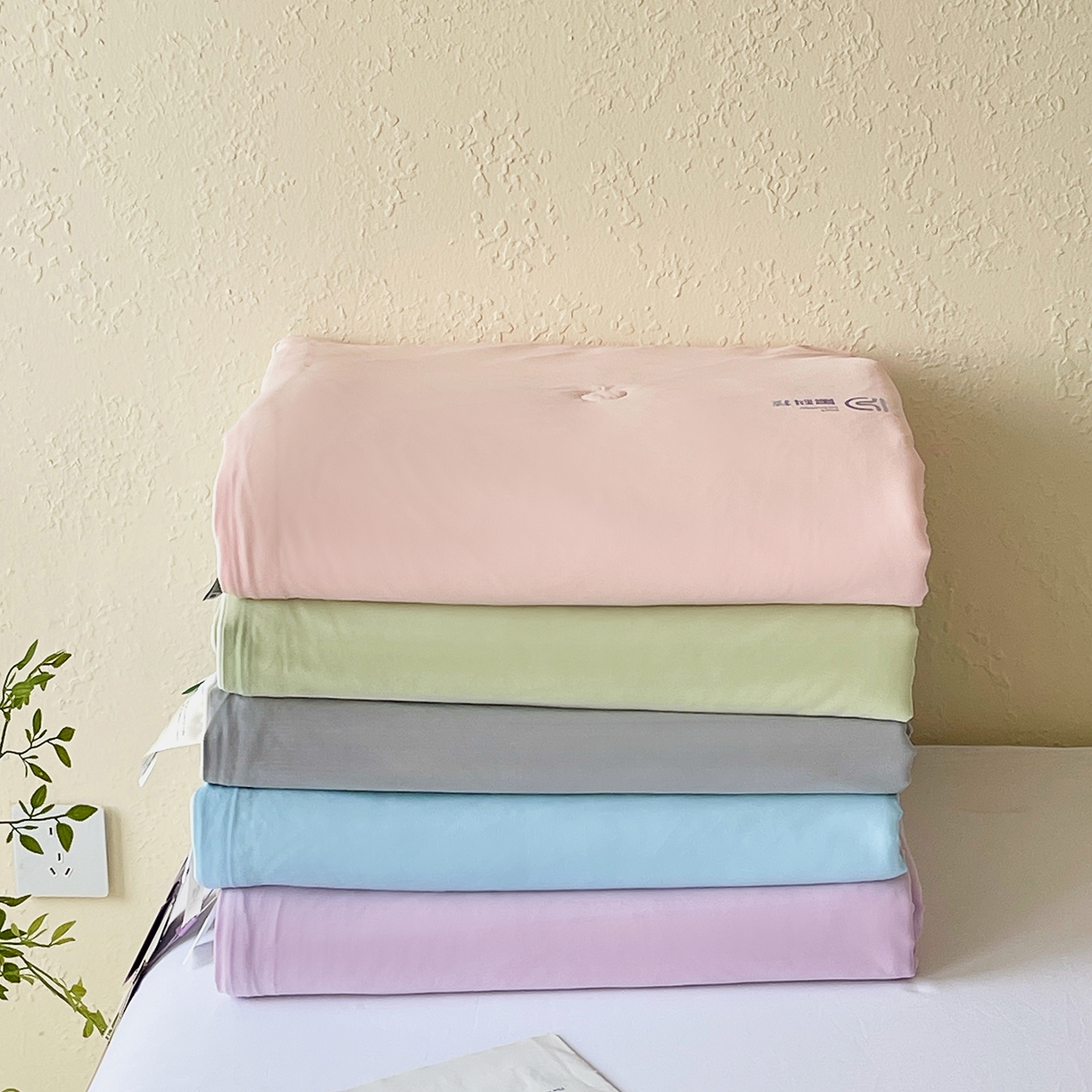 91家纺网 家纺一手货源 找家纺 春皖家纺 2026新款简约百搭小凉皮凉感夏被-冷萃系列 组合图