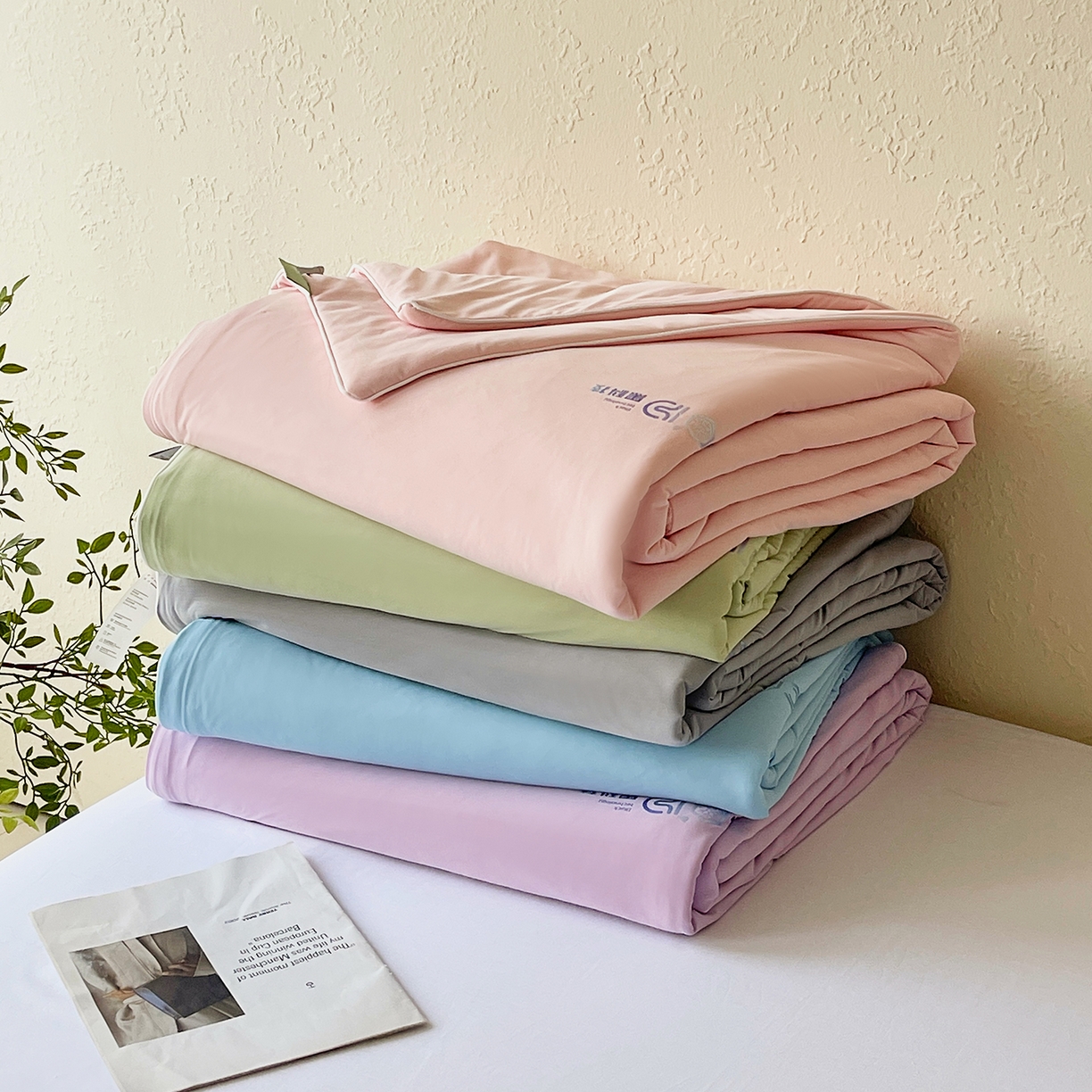 91家纺网 家纺一手货源 找家纺 春皖家纺 2026新款简约百搭小凉皮凉感夏被-冷萃系列 组合图