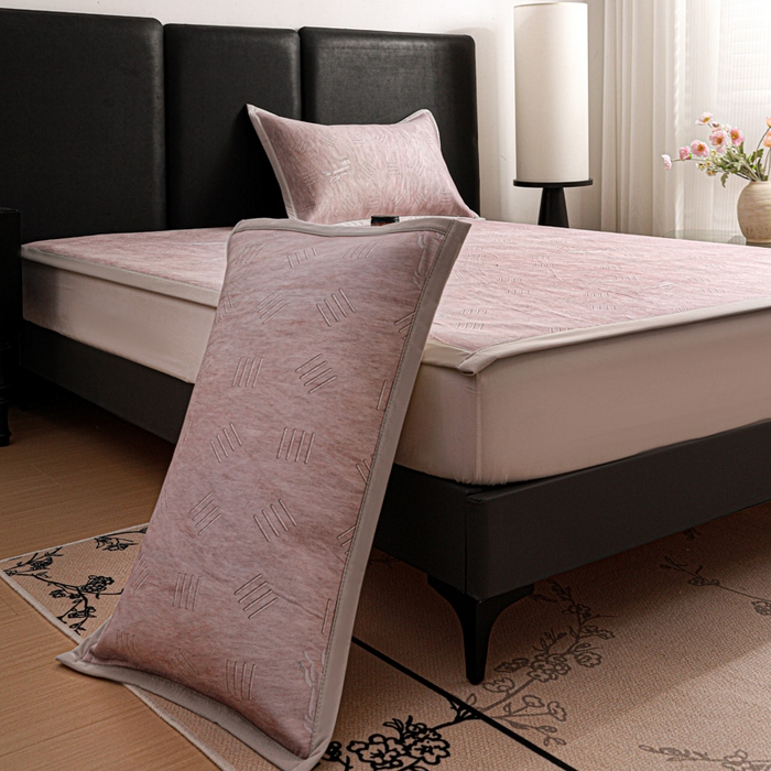 91家纺网 家纺一手货源 找家纺 富馨莱 2026新款高端竹纤维席子平铺款软凉席三件套夏季凉席席子 驰野听风-粉