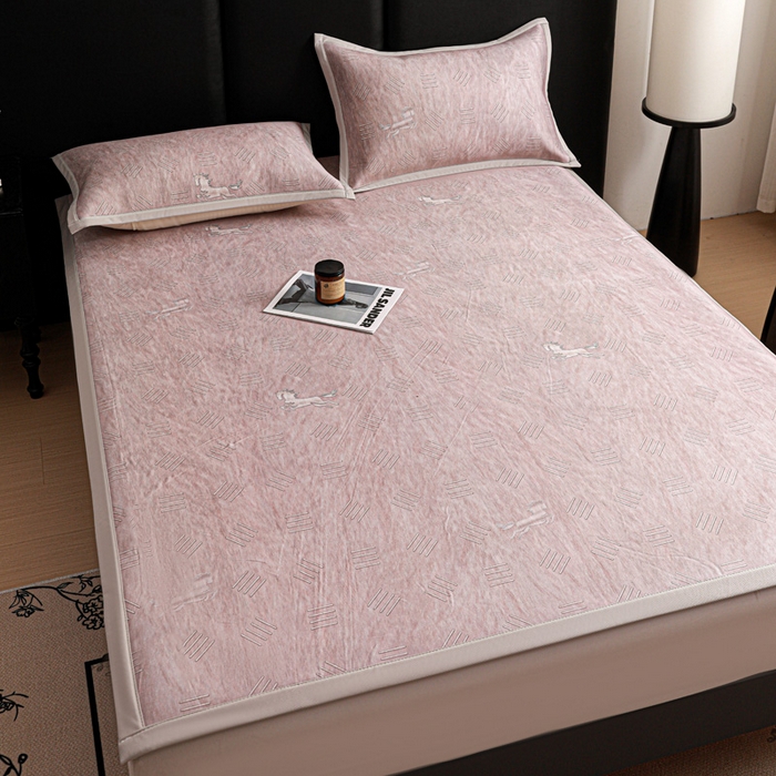 91家纺网 家纺一手货源 找家纺 富馨莱 2026新款高端竹纤维席子平铺款软凉席三件套夏季凉席席子 驰野听风-粉