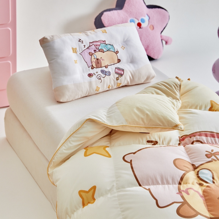 91家纺网 家纺一手货源 找家纺 暖羽屋羽绒馆 2026新款卡通枕头婴幼儿枕芯 儿童学生小枕头 宿舍枕头 婴儿床枕头 小孩枕头 放假的快乐
