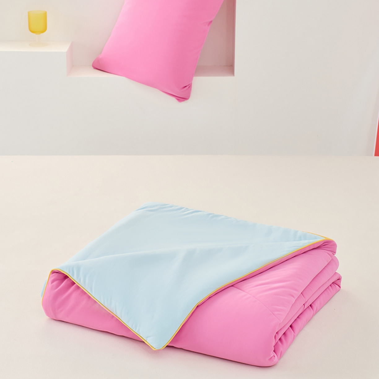 91家纺网 家纺一手货源 找家纺 LADYCOCO可可家居 2026新款coolmate多巴胺色系凉感夏被系列2 玫瑰雪球（玫红+浅蓝）