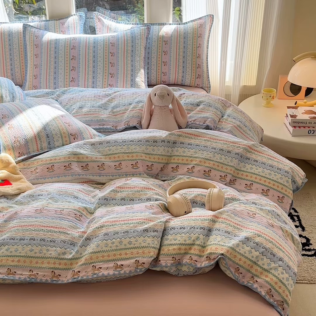 91家纺网 家纺一手货源 找家纺 梵希雅 2026新款费尔岛风贝壳边泡芙棉四件套床单被套宿舍三件套单品 甜粉摇马