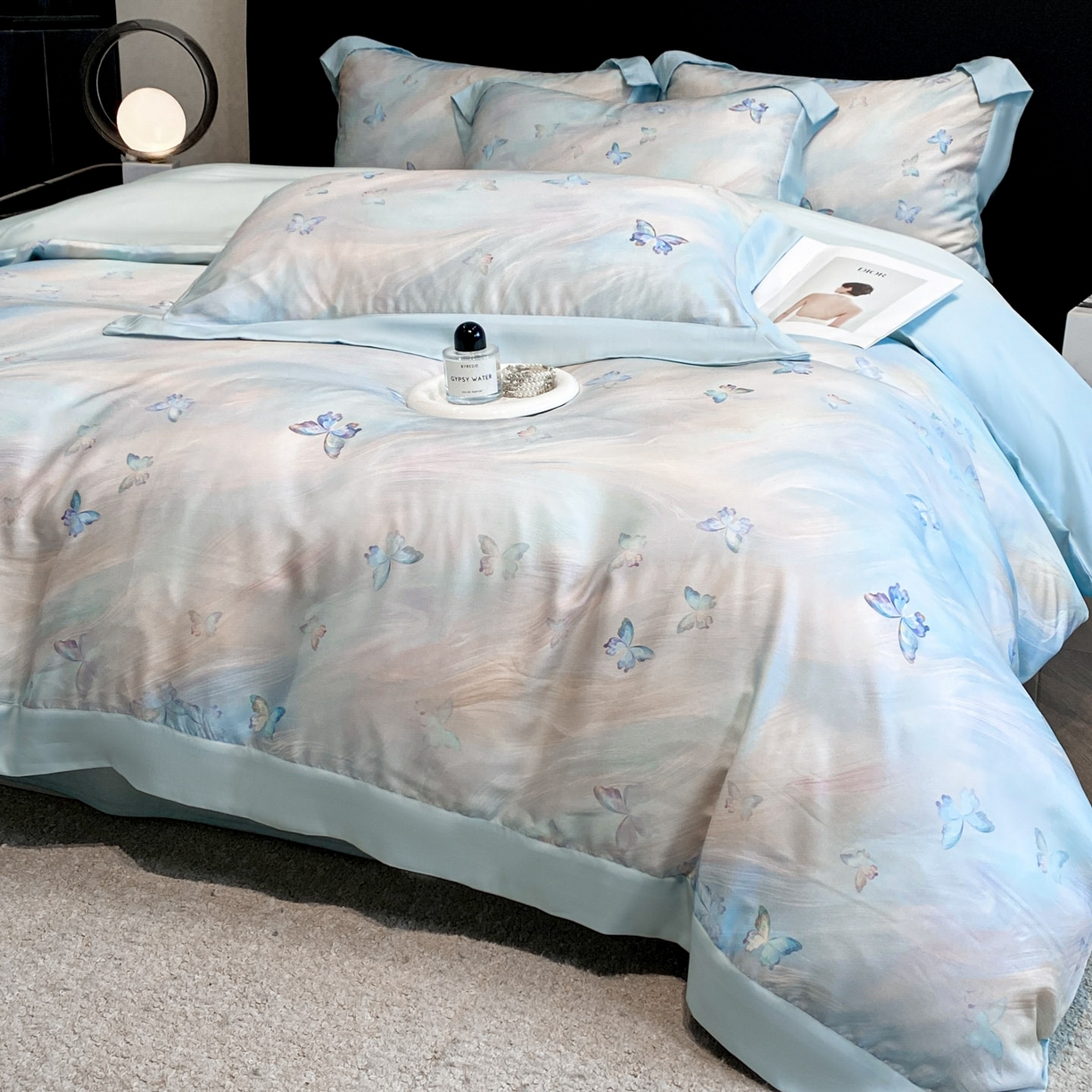 91家纺网 家纺一手货源 找家纺 博纳家纺 2026新款数码印花天丝宽边四件套 流光-天蓝