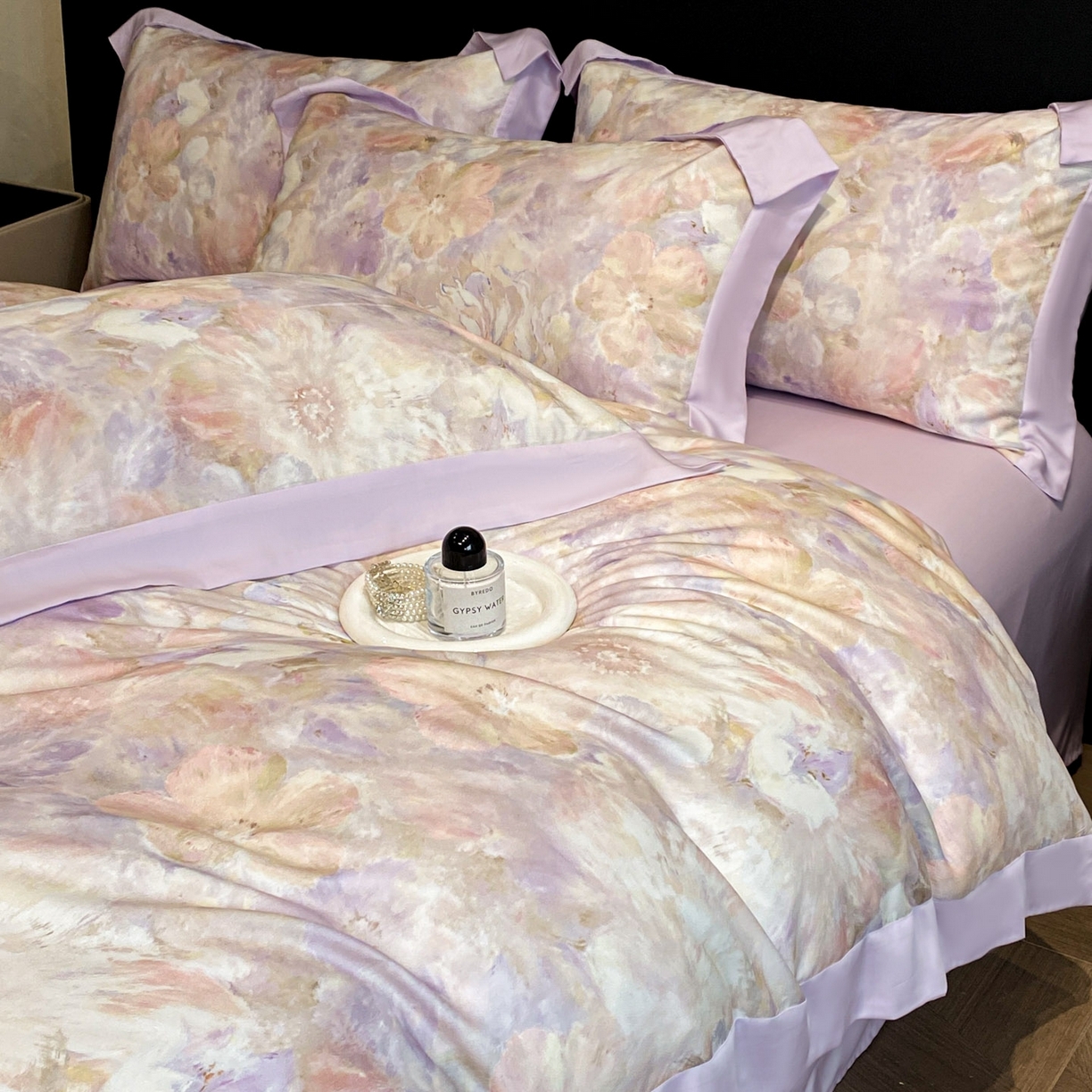 91家纺网 家纺一手货源 找家纺 博纳家纺 2026新款数码印花天丝宽边四件套 卡罗拉