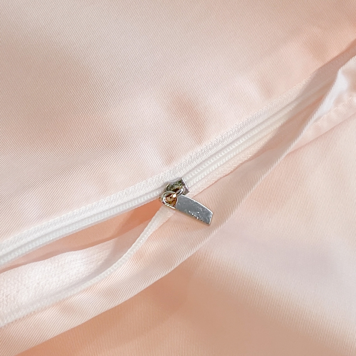 91家纺网 家纺一手货源 找家纺 博纳家纺 2026新款数码印花天丝宽边四件套 流光-粉