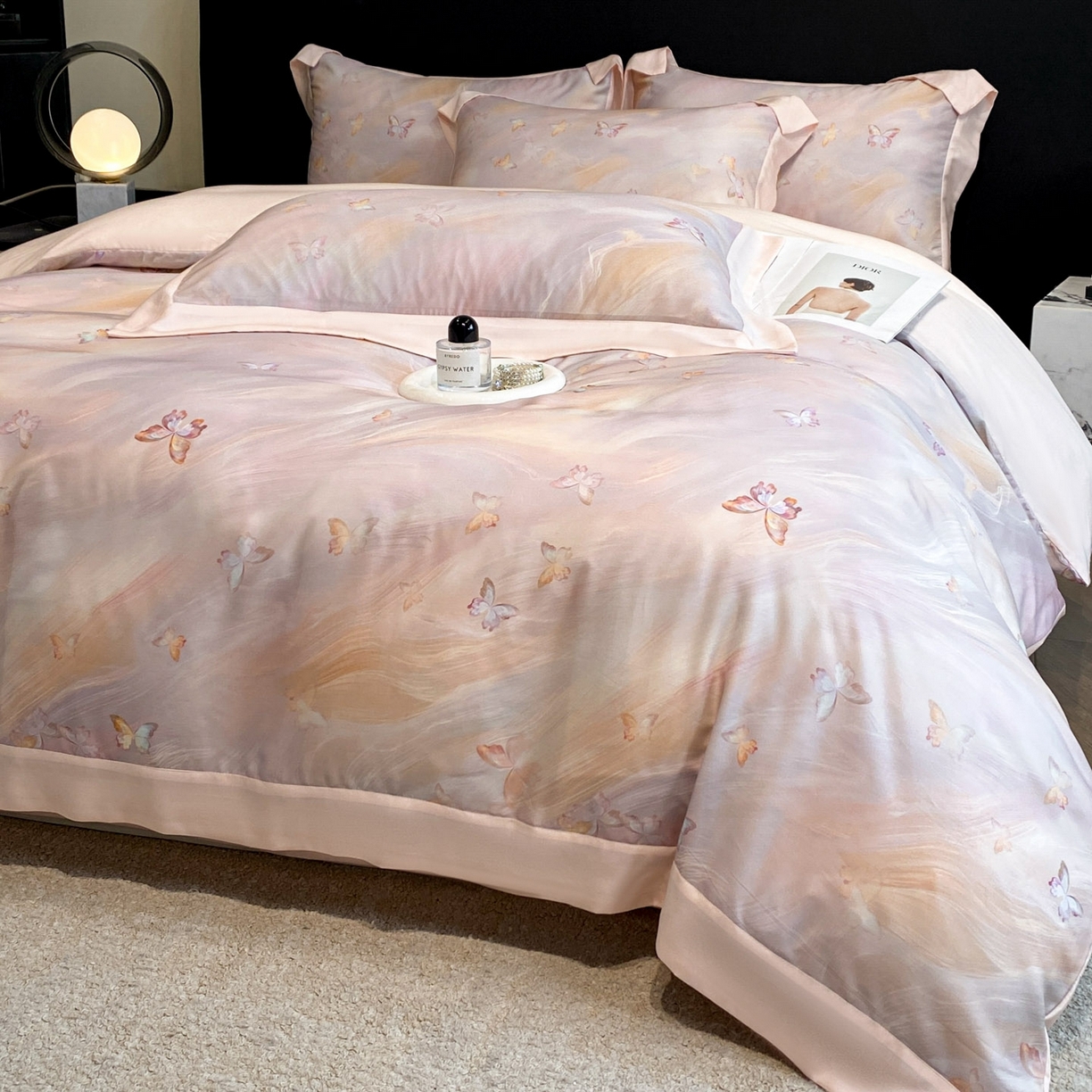 91家纺网 家纺一手货源 找家纺 博纳家纺 2026新款数码印花天丝宽边四件套 流光-粉