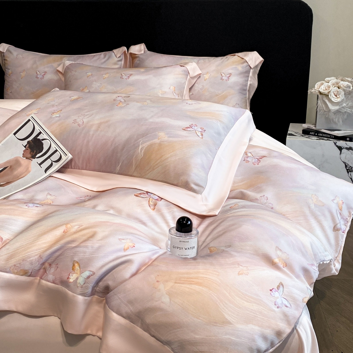 91家纺网 家纺一手货源 找家纺 博纳家纺 2026新款数码印花天丝宽边四件套 流光-粉