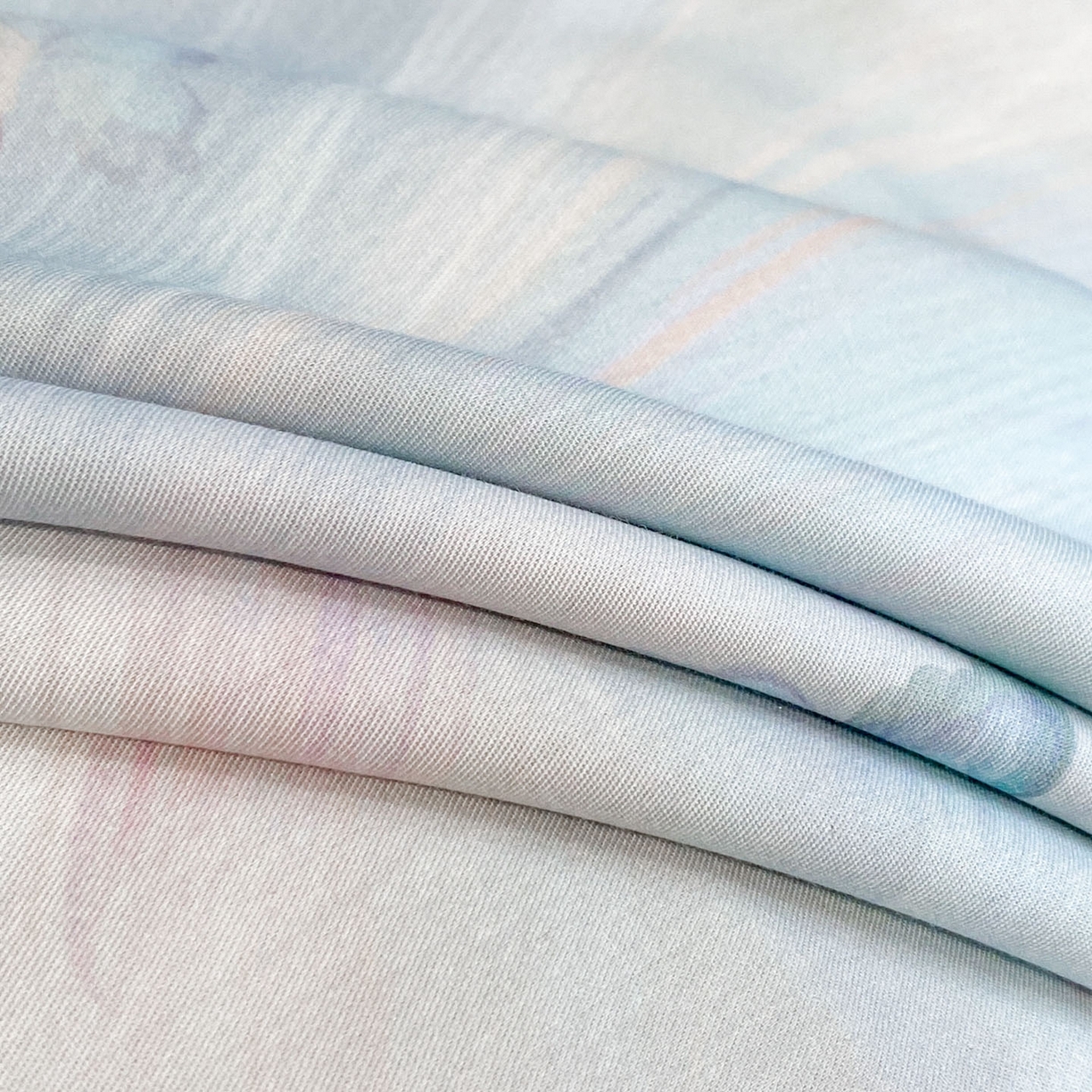 91家纺网 家纺一手货源 找家纺 博纳家纺 2026新款数码印花天丝宽边四件套 流光-天蓝