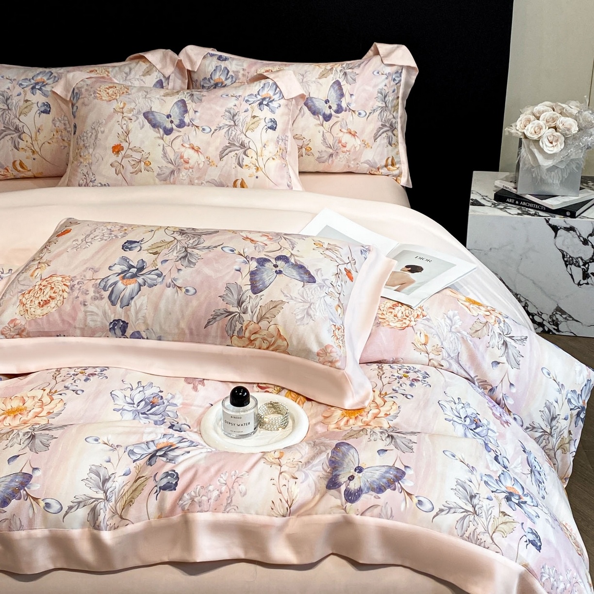 91家纺网 家纺一手货源 找家纺 博纳家纺 2026新款数码印花天丝宽边四件套 花舞蝶