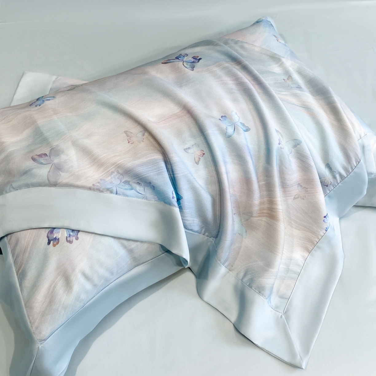 91家纺网 家纺一手货源 找家纺 博纳家纺 2026新款数码印花天丝宽边四件套 流光-天蓝