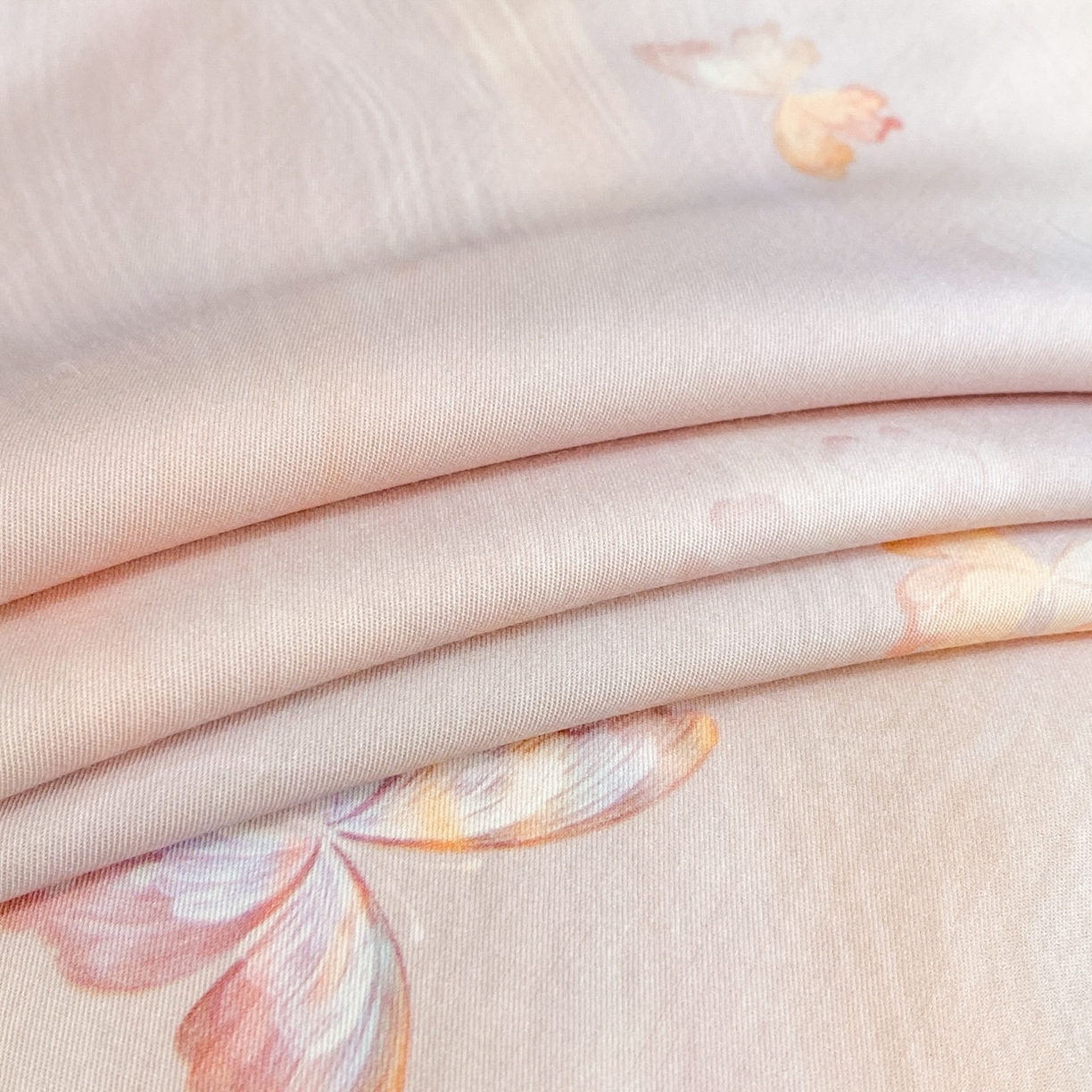 91家纺网 家纺一手货源 找家纺 博纳家纺 2026新款数码印花天丝宽边四件套 流光-粉