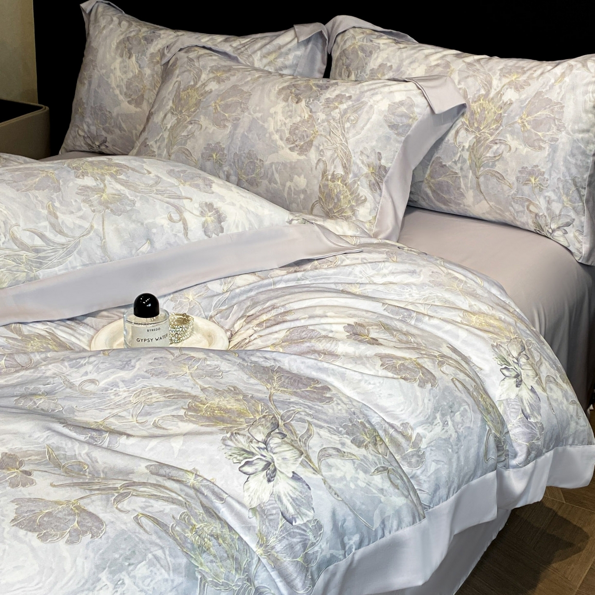 91家纺网 家纺一手货源 找家纺 博纳家纺 2026新款数码印花天丝宽边四件套 塞纳