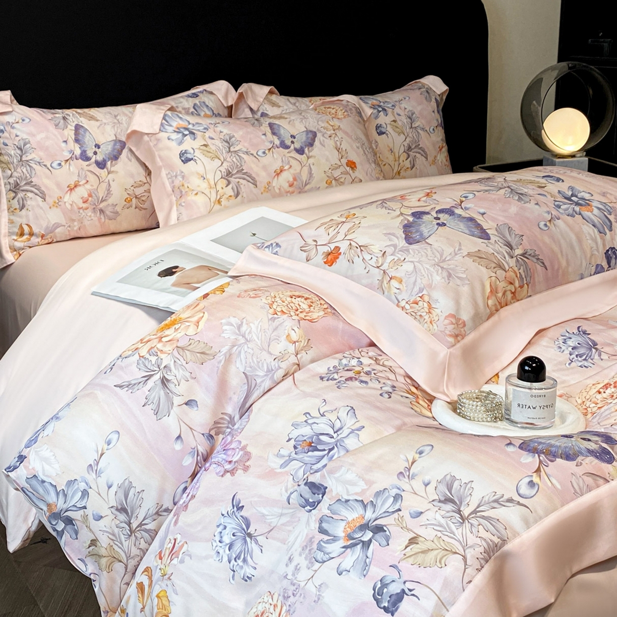 91家纺网 家纺一手货源 找家纺 博纳家纺 2026新款数码印花天丝宽边四件套 花舞蝶