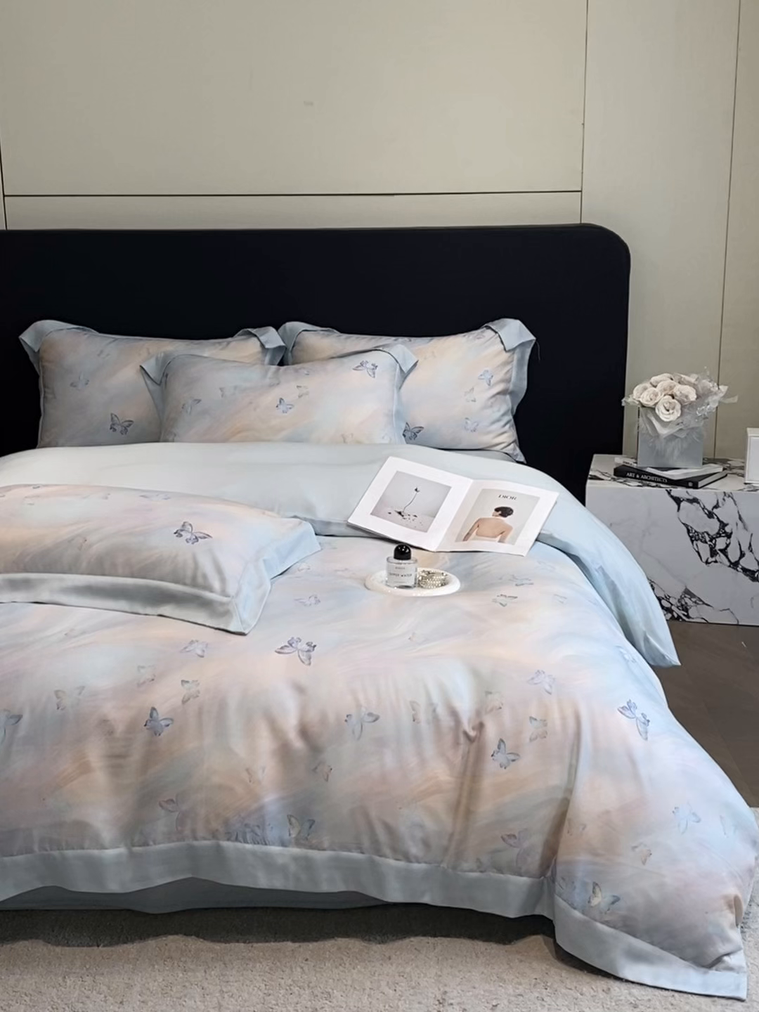 91家纺网 家纺一手货源 找家纺 博纳家纺 2026新款数码印花天丝宽边四件套 流光-天蓝