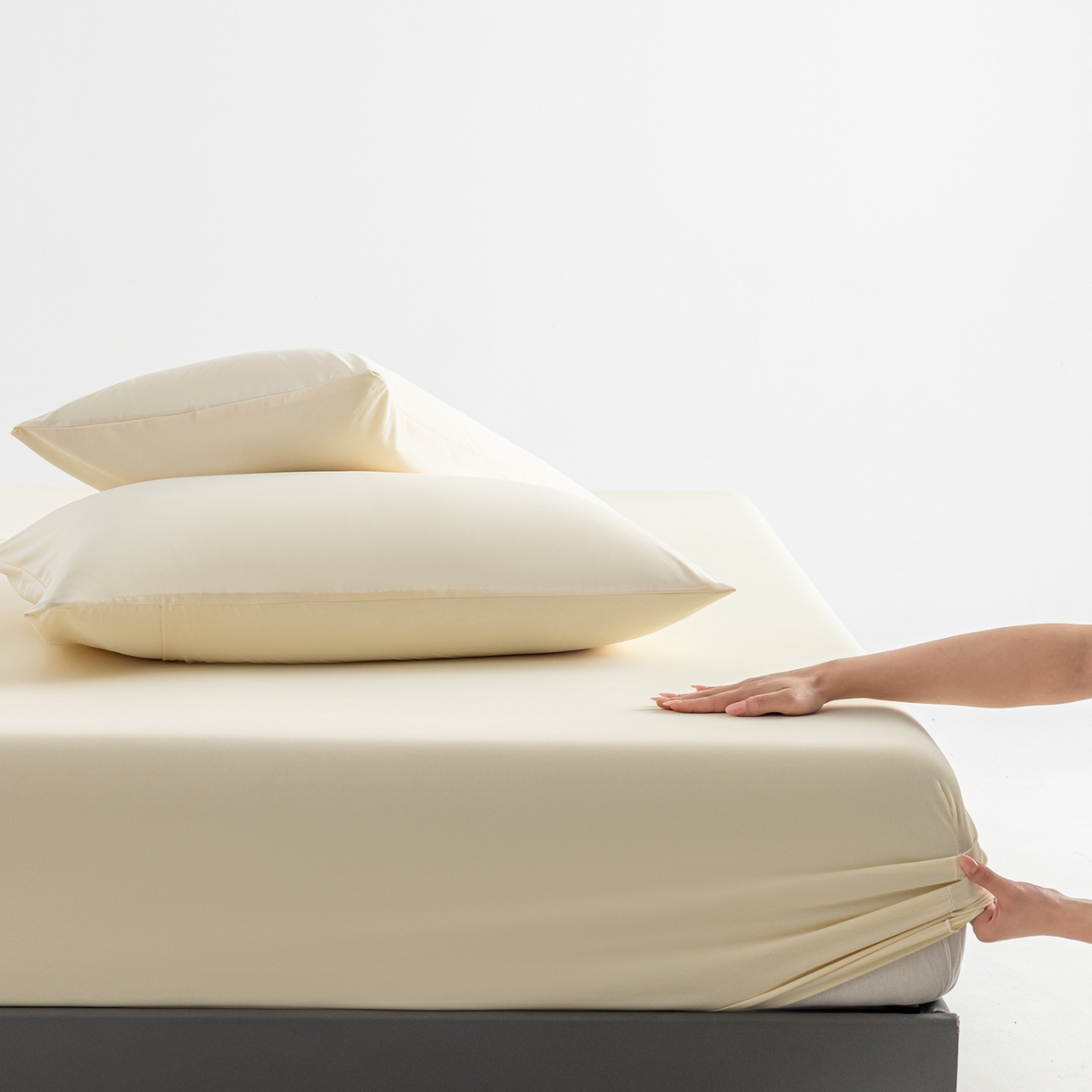 91家纺网 家纺一手货源 找家纺 梵心家纺 2026新款A类深睡星球床笠床垫保护罩床垫套枕套三件套160g氨纶 浅蛋黄