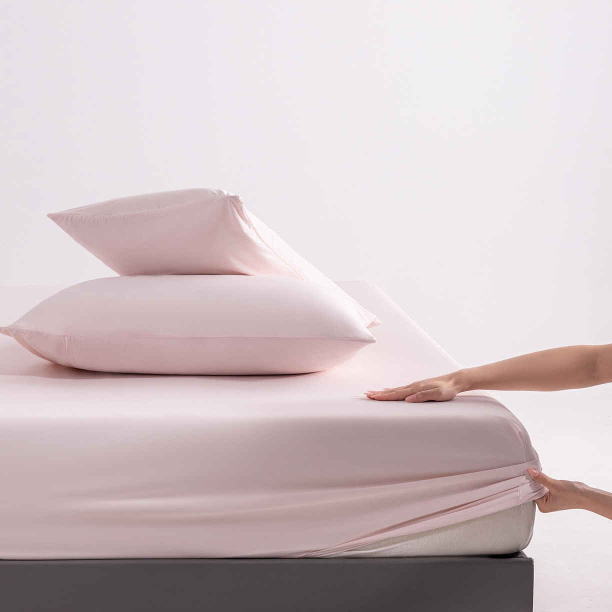 91家纺网 家纺一手货源 找家纺 梵心家纺 2026新款A类深睡星球床笠床垫保护罩床垫套枕套三件套160g氨纶 冰莓粉