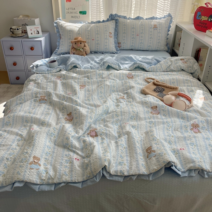 91家纺网 家纺一手货源 找家纺 迪梦姿家纺 2026新款泡芙纱花边款夏被四件套 纯宅熊