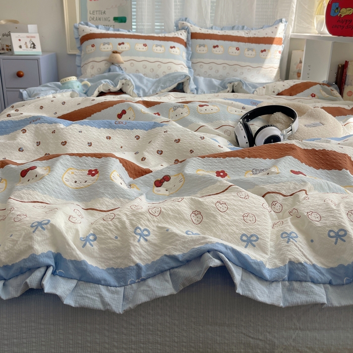 91家纺网 家纺一手货源 找家纺 迪梦姿家纺 2026新款泡芙纱花边款夏被四件套 可可小猫条