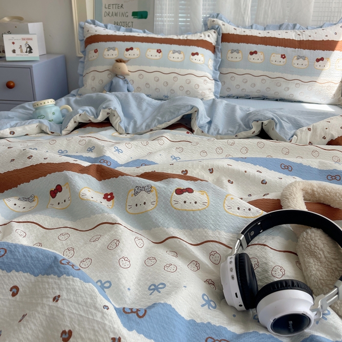 91家纺网 家纺一手货源 找家纺 迪梦姿家纺 2026新款泡芙纱花边款夏被四件套 可可小猫条