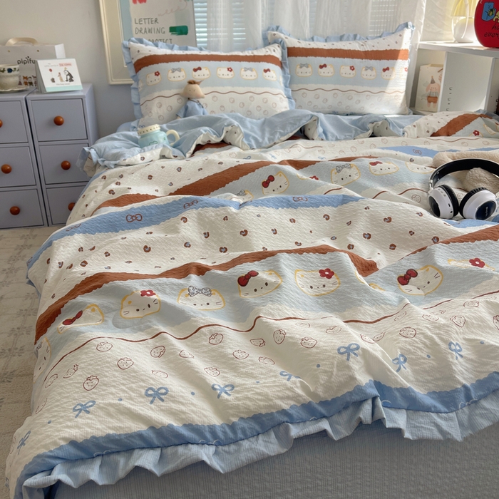 91家纺网 家纺一手货源 找家纺 迪梦姿家纺 2026新款泡芙纱花边款夏被四件套 可可小猫条