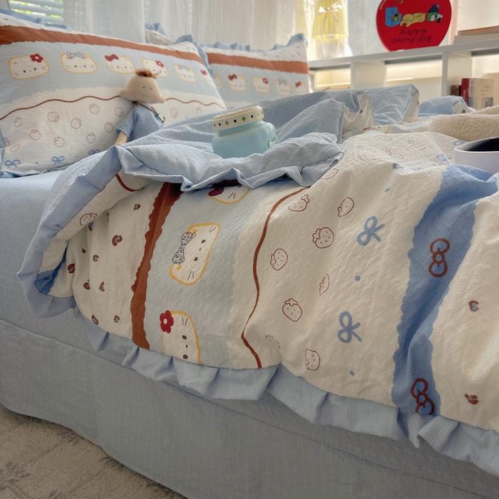 91家纺网 家纺一手货源 找家纺 迪梦姿家纺 2026新款泡芙纱花边款夏被四件套 可可小猫条