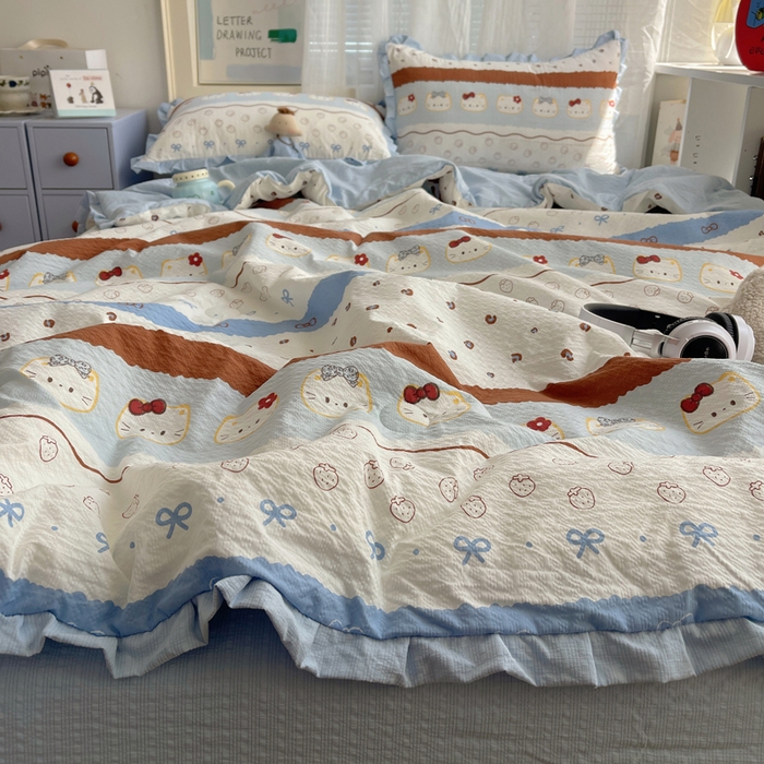 91家纺网 家纺一手货源 找家纺 迪梦姿家纺 2026新款泡芙纱花边款夏被四件套 可可小猫条