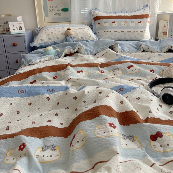 91家纺网 家纺一手货源 找家纺 迪梦姿家纺 2026新款泡芙纱花边款夏被四件套 可可小猫条