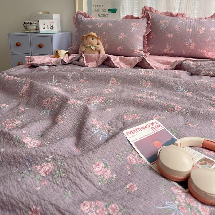 91家纺网 家纺一手货源 找家纺 迪梦姿家纺 2026新款泡芙纱花边款夏被四件套 满堂红樱花粉