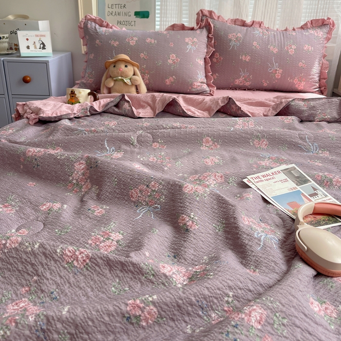 91家纺网 家纺一手货源 找家纺 迪梦姿家纺 2026新款泡芙纱花边款夏被四件套 满堂红樱花粉