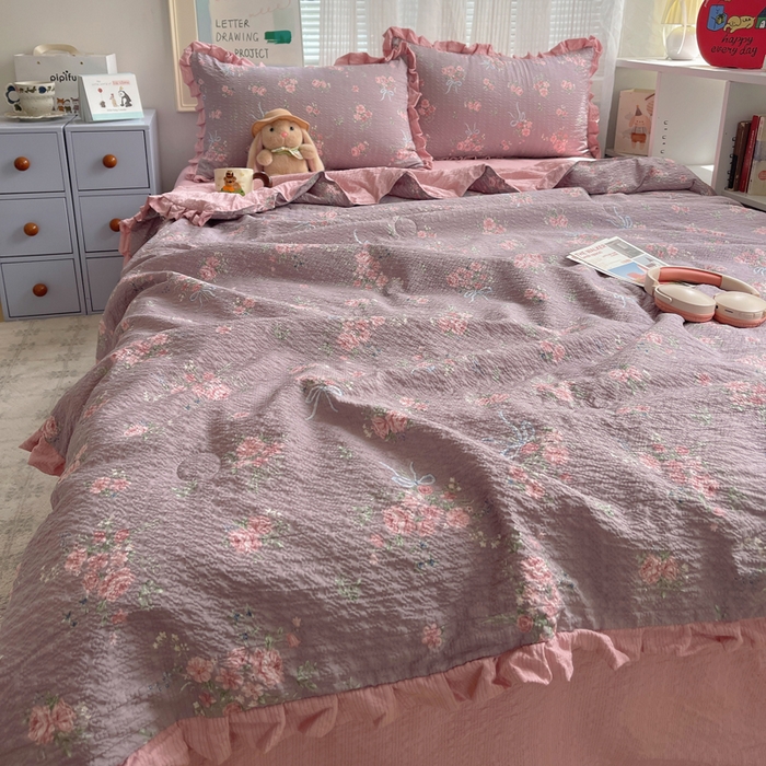 91家纺网 家纺一手货源 找家纺 迪梦姿家纺 2026新款泡芙纱花边款夏被四件套 满堂红樱花粉