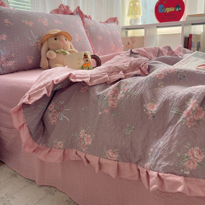91家纺网 家纺一手货源 找家纺 迪梦姿家纺 2026新款泡芙纱花边款夏被四件套 满堂红樱花粉