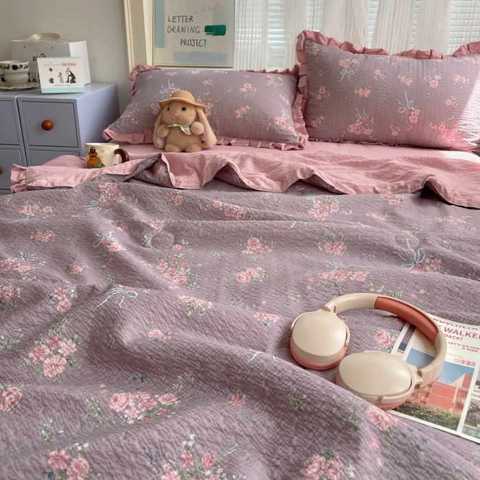 91家纺网 家纺一手货源 找家纺 迪梦姿家纺 2026新款泡芙纱花边款夏被四件套 满堂红樱花粉