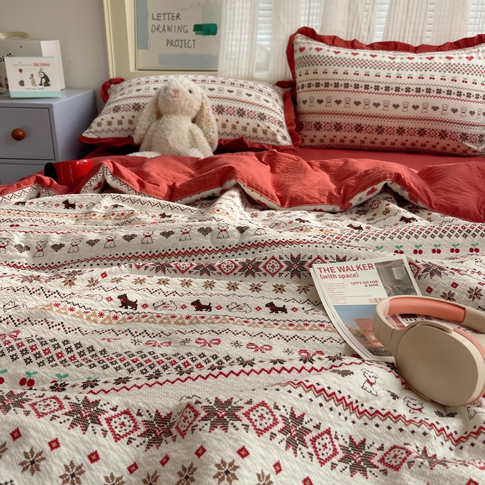 91家纺网 家纺一手货源 找家纺 迪梦姿家纺 2026新款泡芙纱花边款夏被四件套 萌物条条