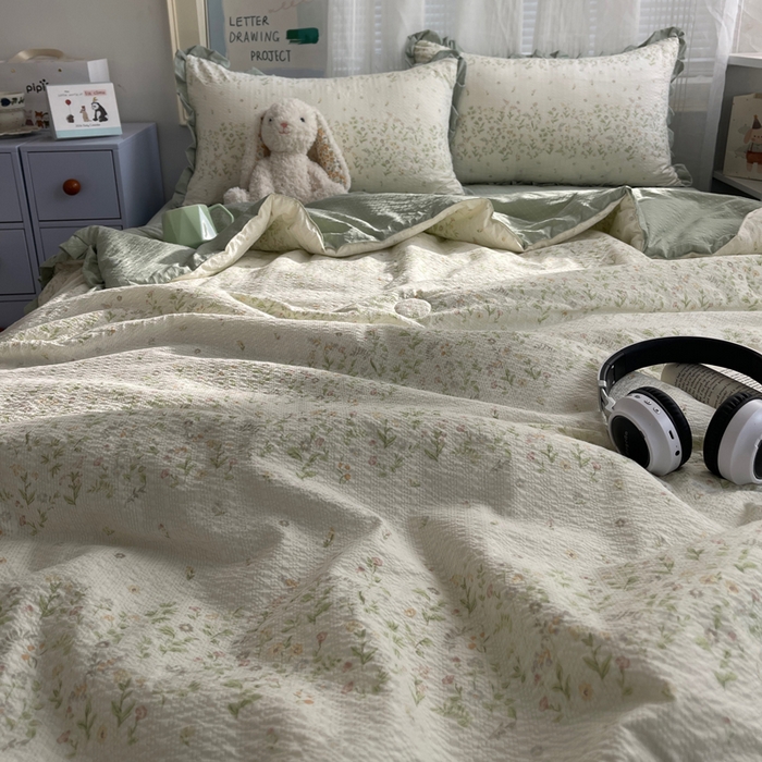 91家纺网 家纺一手货源 找家纺 迪梦姿家纺 2026新款泡芙纱花边款夏被四件套 浅夏花信