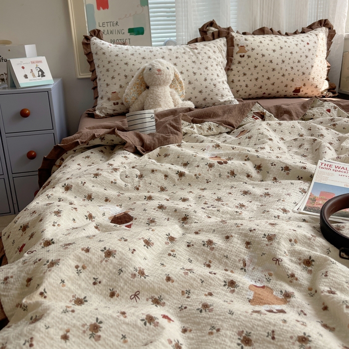 91家纺网 家纺一手货源 找家纺 迪梦姿家纺 2026新款泡芙纱花边款夏被四件套 田园兔