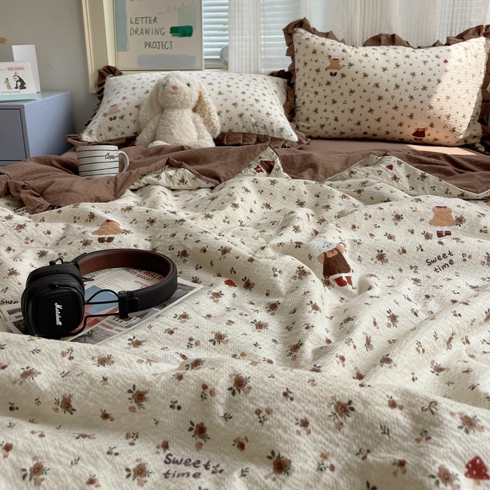 91家纺网 家纺一手货源 找家纺 迪梦姿家纺 2026新款泡芙纱花边款夏被四件套 田园兔